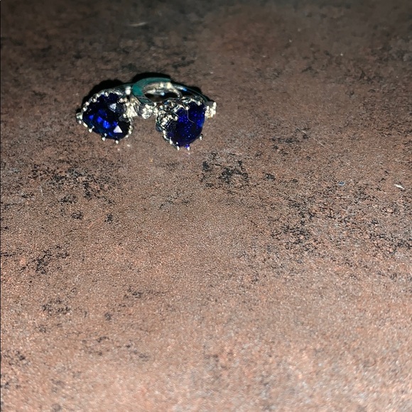 Jewelry - Blue gem heart shaped dangle